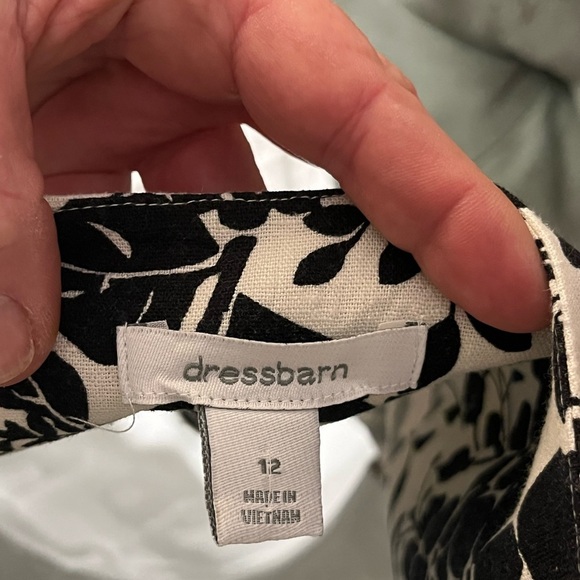 Women’s Black and White Top/ Dress Barn Size 12 - Picture 4 of 4